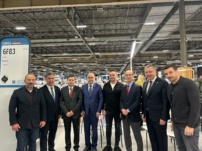 OTİAD Yönetim Kurulu Başkanımız Allam Çiftçi,İTHİB Yönetim Kurulu Başkanı Sayın Ahmet Öksüz, MESİAD Başkanı Sayın Gürbüz Oruç, ASKON Başkanı Sayın Orhan Aydın , OTİAD Yönetim Kurulu Üyeleri Serap Yücesan ,Mustafa Can ve beraberindeki heyet ile birlikte Premiere Vision Paris fuarı Türk katılımcılarını ziyaret etti.Tüm katılımcılara başarılı bir fuar dileriz.