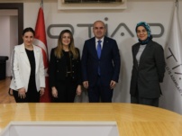 DEİK(Dış Ekonomik İlişkiler Kurulu) Yurtdışı Yatırımlar İş Konseyi Başkanı Sayın Kübra Orakçıoğlu Kazan ve Türkiye Bahreyn İş Konseyi Üyesi Sayın Yasemin Sarpkaya, derneğimizi ziyaret etti.